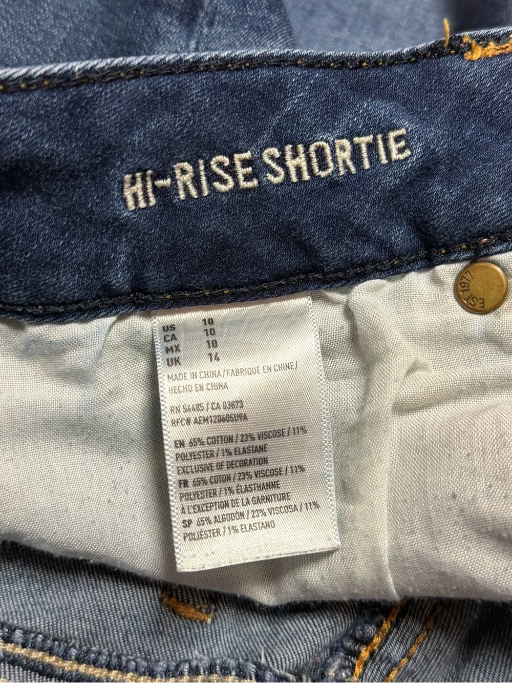 American Eagle Hi Rise Shortie Women’s 10 Blue Jeans Distressed Denim High Rise